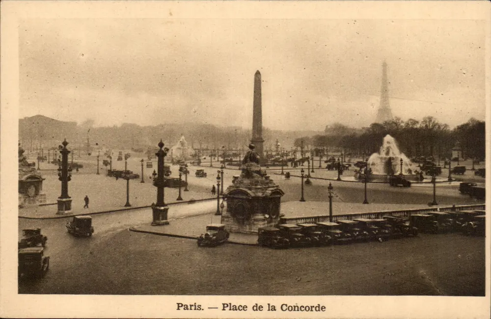 Paris — Praça da Concórdia — vista com obelisco e Torre Eiffel no fundo - Frente