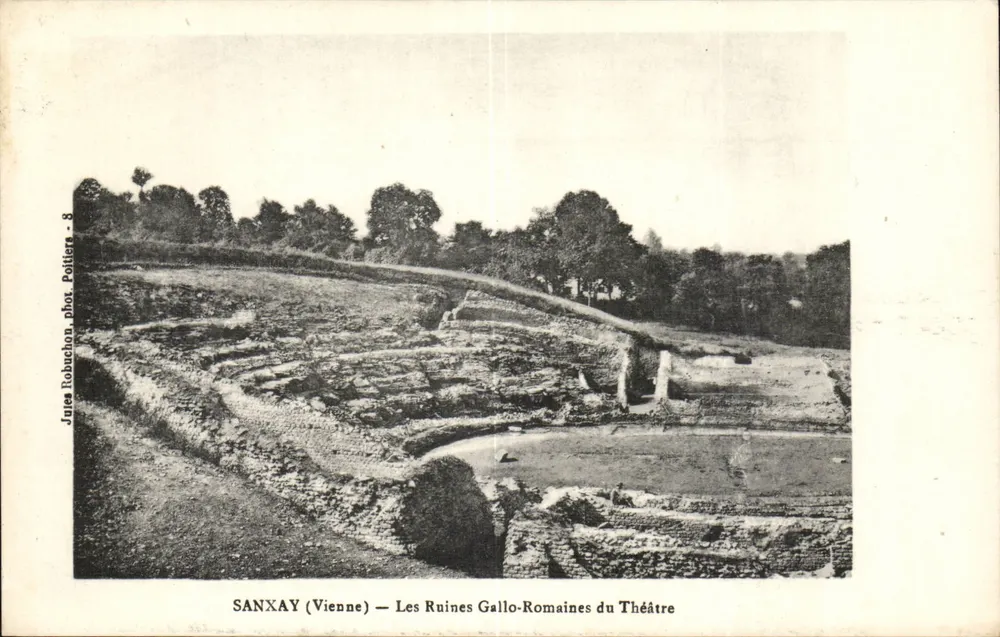 SANXAY (Vienne) — Die gallo-römischen Ruinen des Theaters — Jules Robuchon, Fotografie Poitiers - 8 - Vorderseite