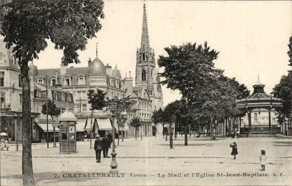 Châtellerault: O Mail e a Igreja de São João Batista — A.P. (editor) - Frente