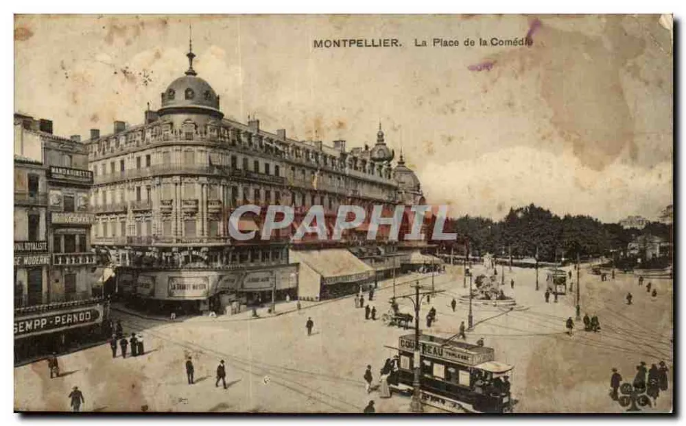 Montpellier. A Place de la Comédie — vista panorâmica com trêm e edifícios — editor Gemp-Pernod - Frente