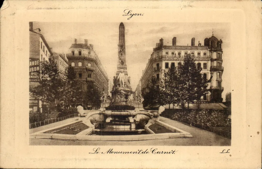 Lyons — O Monumento de Carnot — L.L. - Frente