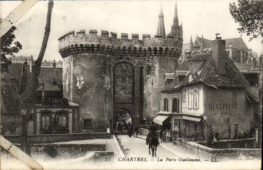 Chartres — A Porta Guillaume — LL. — 57 - Frente