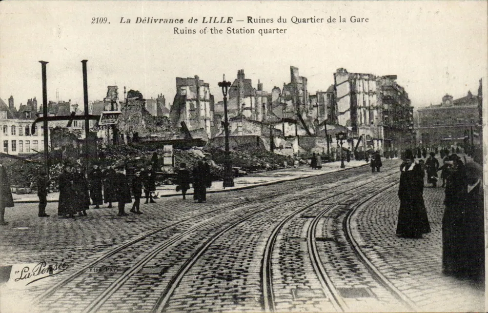 Lille — Ruinen des Bahnhofsviertels — La Pensée, Paris, n°2109 - Vorderseite