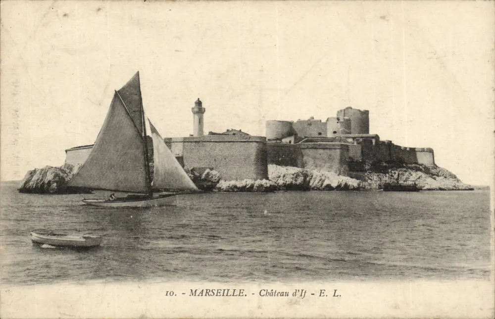 Castelo d'If - Marselha — vista com farol e vela — E. L. n°10 - Frente