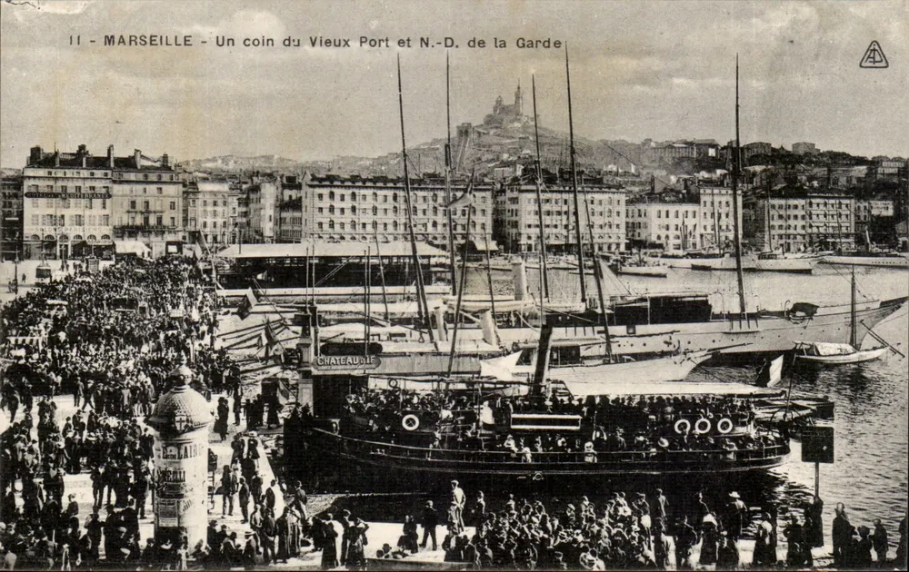 MARSEILLE — Eine Ecke des Alten Hafens und N.-D. de la Garde — Château de la Garde — Verlag Châteaubl - Vorderseite