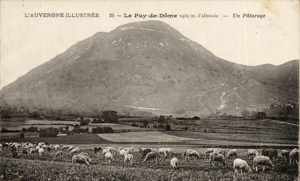Le Puy-de-Dôme — 1465 m. Höhe — Ein Weideland — L'Auvergne Illustrée Nr. 25 - Vorderseite