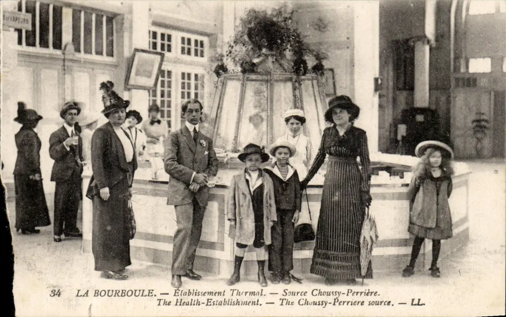 La Bourboule — Estabelecimento Termal — Fonte Choussy-Perrière — LL - Frente