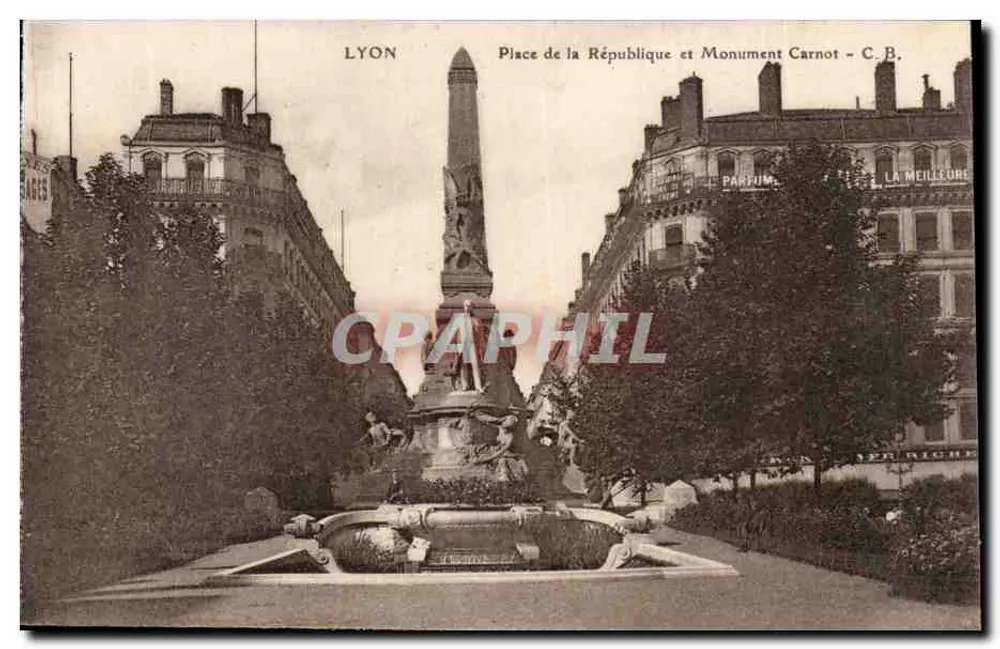 Lyon - Praça da República e Monumento Carnot — C.B. - Frente