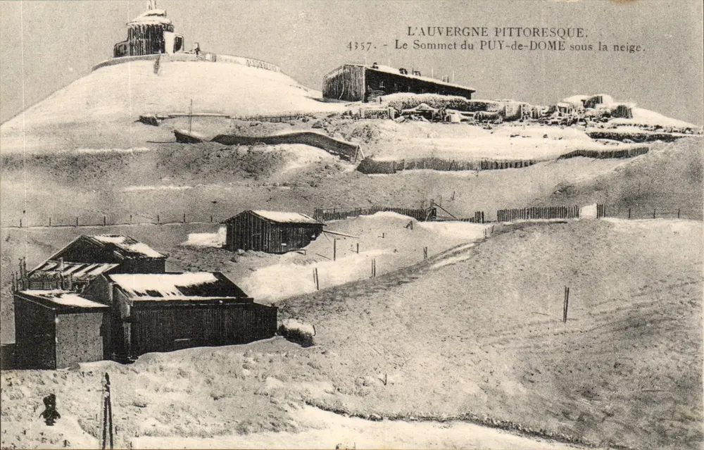 Der Gipfel des Puy-de-Dôme unter Schnee — pittoreske Auvergne — Verleger nicht sichtbar - Vorderseite