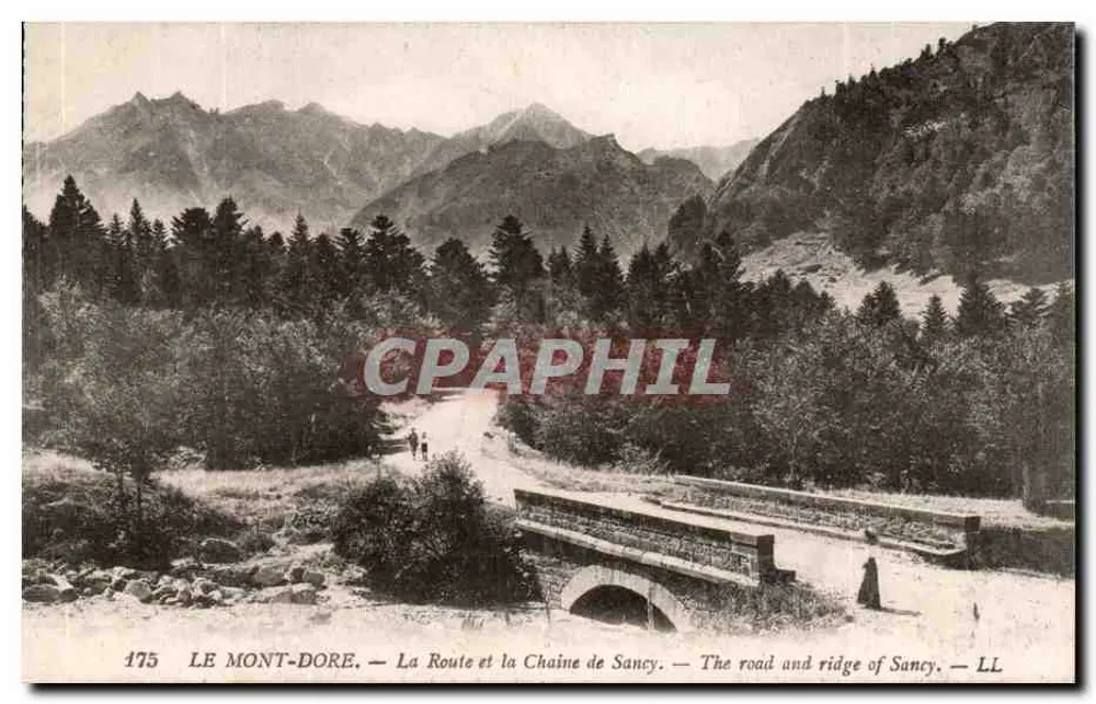 LE MONT-DORÉ — Die Straße und die Sancy-Kette — LL - Vorderseite