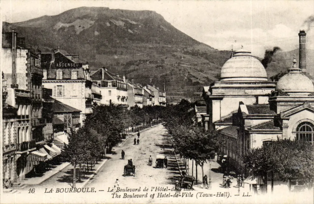 La Bourboule — El Boulevard del Ayuntamiento (Municipio) — LL. - Anverso