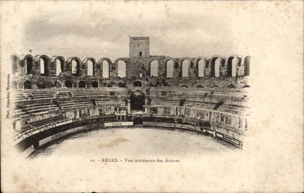 Arles — Vista interior das Arénes — Fot. Blanchin Tarascon, n°10 - Frente