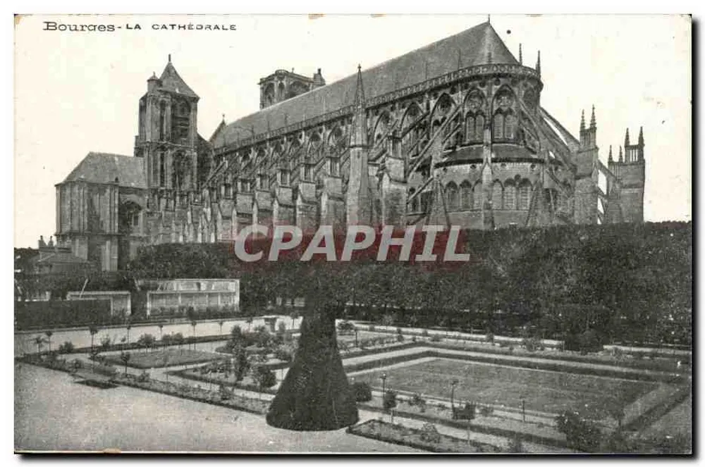 Bourges - A Catedral — vista do edifício gótico com jardim - Frente