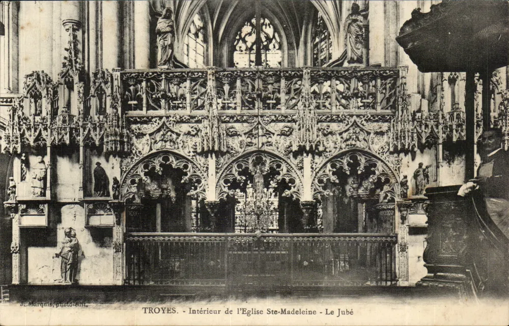Troyes - Interior da Igreja de Santa Madeleine - O Jubé - Frente