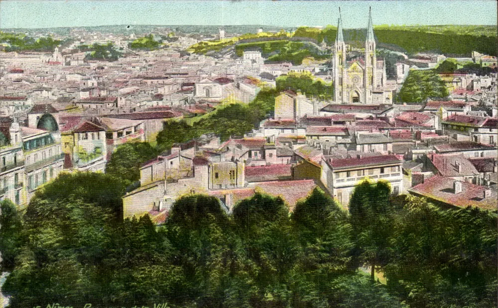 Nîmes — Vista panorâmica da cidade — Aqua Photo - Frente