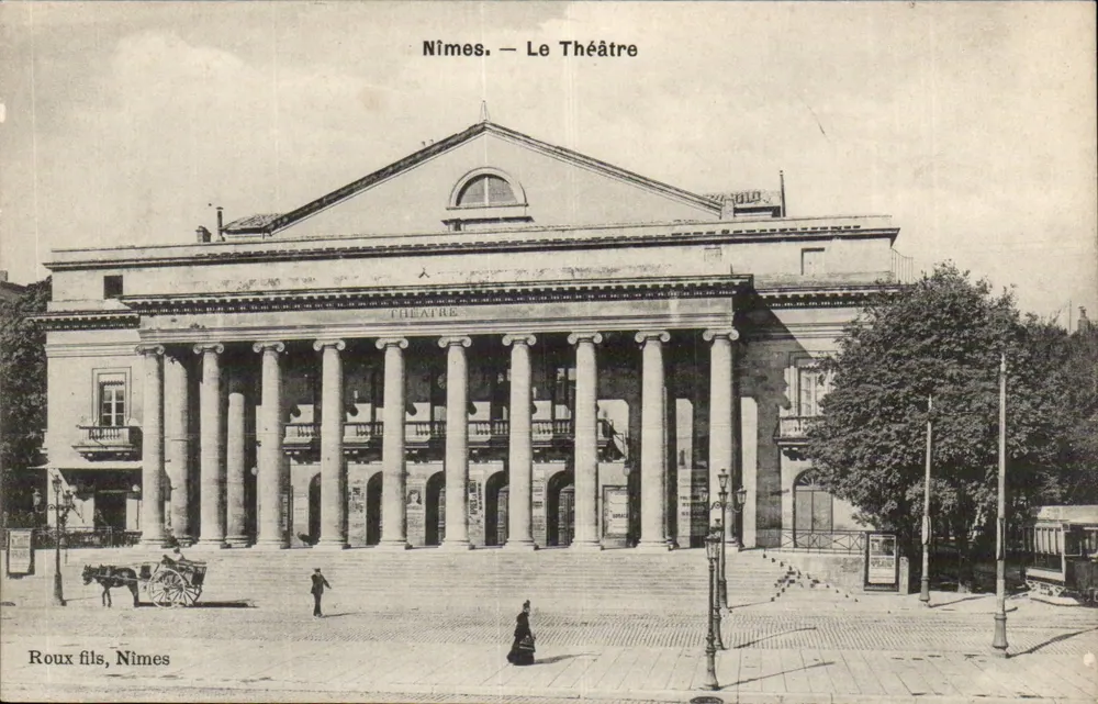 Nîmes — Vista do Teatro — Roux fils, Nîmes - Frente