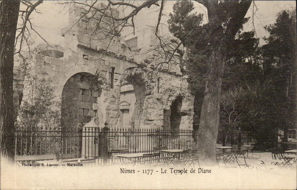 Nîmes - O Templo de Diana — Fototipia E. Lacour — Marseille 1177 - Frente