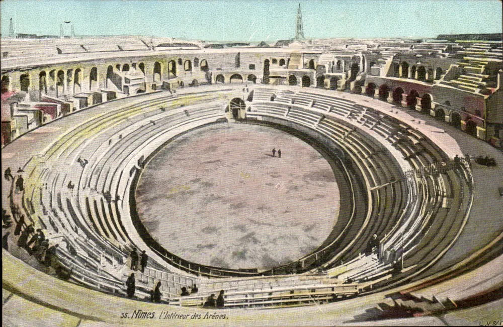 Nîmes. O interior das Arênes — vista panorâmica — editor L.V.81 - Frente