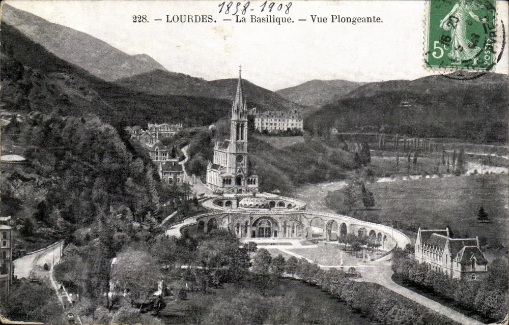Lourdes — A Basílica — Vista Aérea — Editor Anônimo, n° 228 - Frente