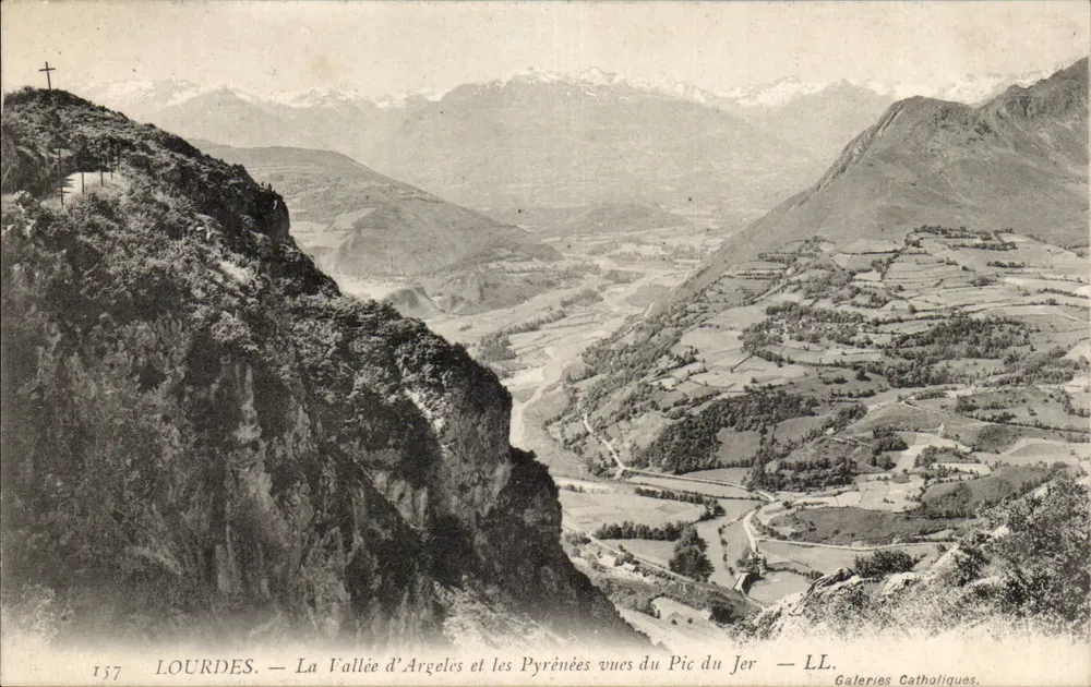 Lourdes — Die Tal der Argelès und die Pyrenäen von der Pic du Jer aus — Galeries Catholiques, n° 157 - Vorderseite