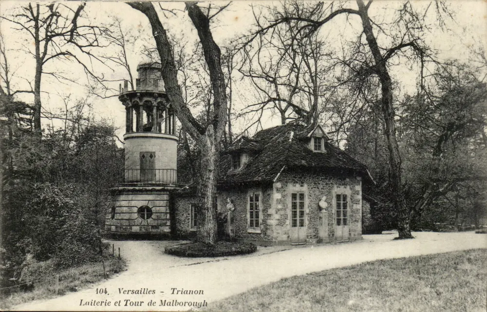 Versailles - Trianon - Milchhäuschen und Turm von Malborough — Vintage Postcard/Antike Ansichtskarte n°104 - Vorderseite