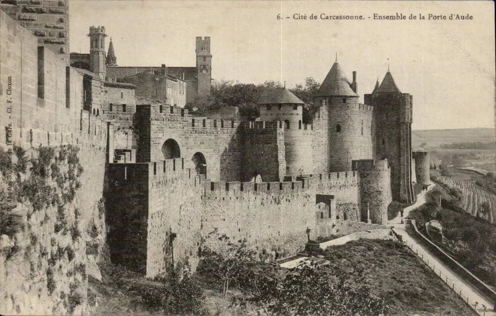 Cidade de Carcassonne — Conjunto da Porta d'Aude — Cl. F. Charzon - Frente