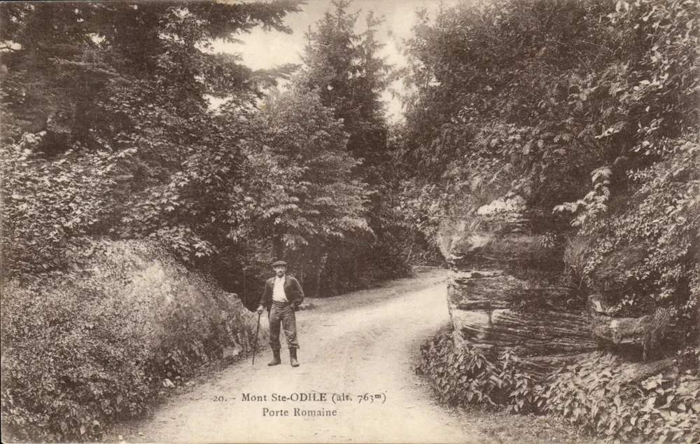 Mont Ste-ODILE (alt. 763m) — Porte Romaine — editor Ch. Bergeret, Strasbourg - Frente