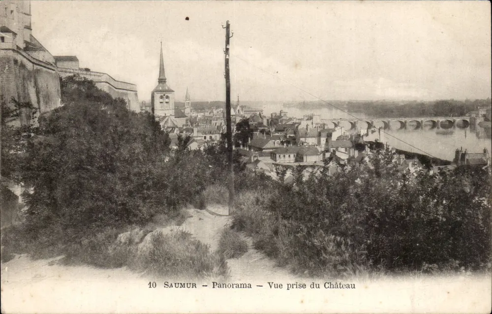 Saumur — Panorama — Vista tirada do Castelo — n°10 - Frente