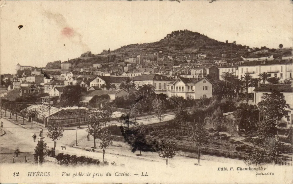 Hyères — Vue générale prise du Casino — Edit. F. Chambourlier SELECTA - Recto