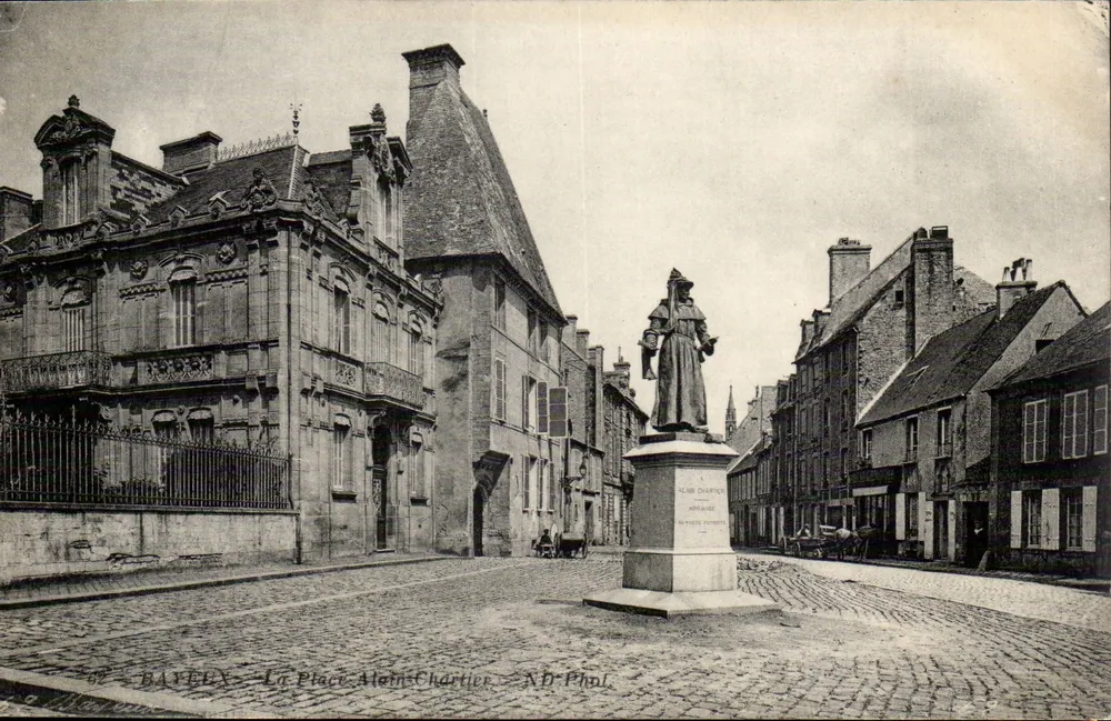 Bayeux — A Place Alain Chartier — N.D. Phol. - Frente