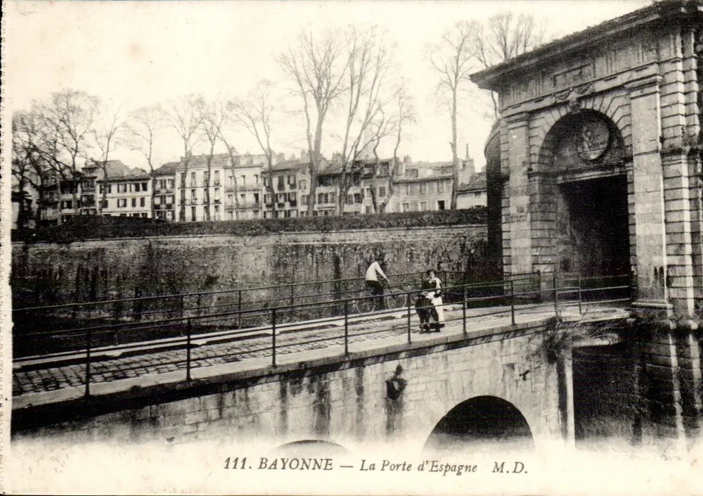Bayonne — A Porta da Espanha — M.D. n°111 - Frente