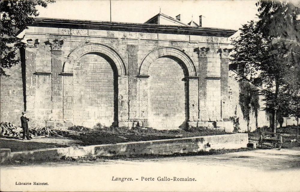 Langres — Porta Gallo-Romana — Livraria Mairretet - Frente