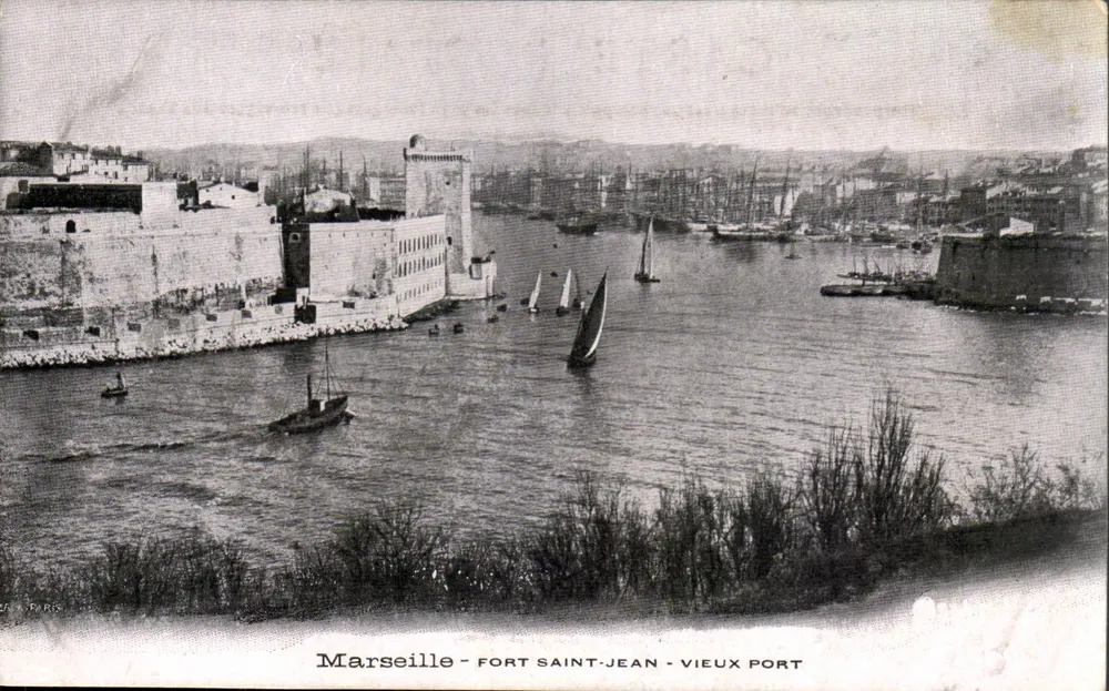 Marseille - Fort Saint-Jean - Vieux Port — Blick auf den Hafen mit Booten und Festung - Vorderseite
