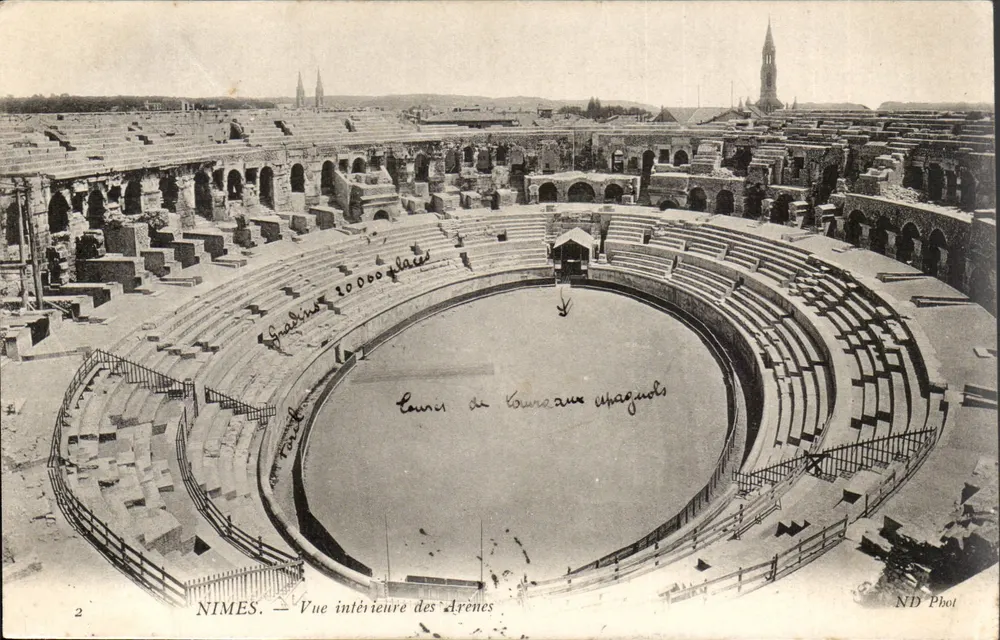 Nîmes — Vista interna das Arênes — ND Phot - Frente