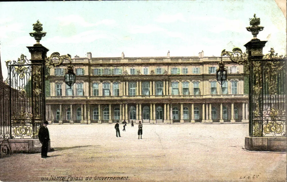 Nancy - Palácio do Governo — vista do edifício e de suas grades — L.V. & Ch. Paris - Frente