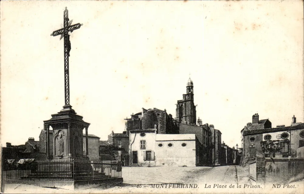 Montferrand — A Praça da Prisão — ND Phot. - Frente