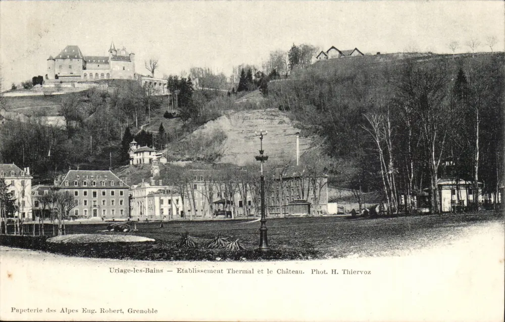 Uriage-les-Bains — Thermalbad und Schloss — Phot. H. Thiervoz — Papeterie des Alpes Eug. Robert, Grenoble - Vorderseite