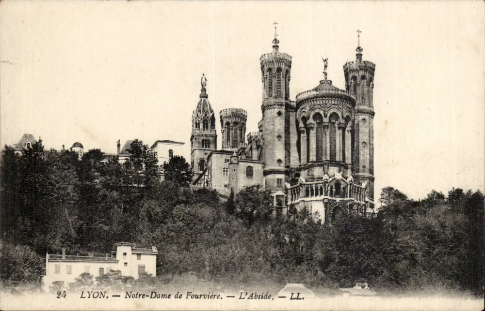 LYON. — Nossa Senhora de Fourvière. — A Abside. — LL. - Frente