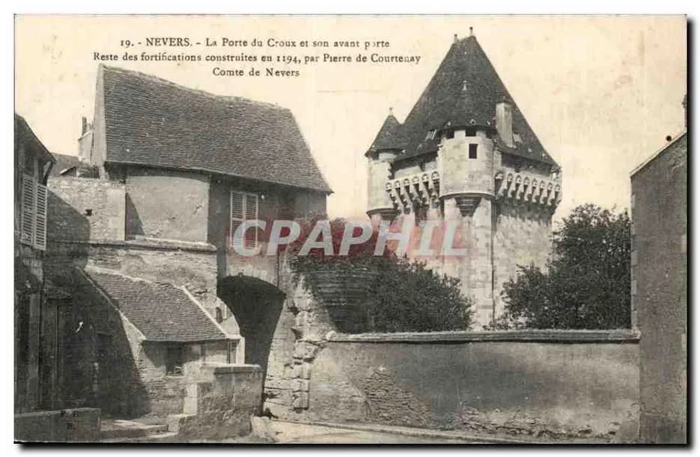 Nevers - A Porta do Croux e sua anteporta - Restos das fortificações construídas em 1194 por Pierre de Courtenay, Conde de Nevers - Frente