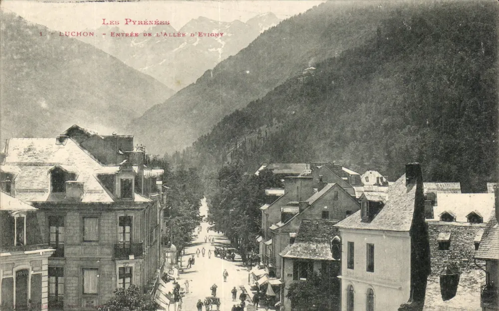 Luchon — Entrada da Avenida d'Etigny — Os Pirineus - Frente