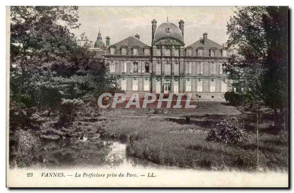 VANNES — A Prefeitura vista do Parque — LL. - Frente