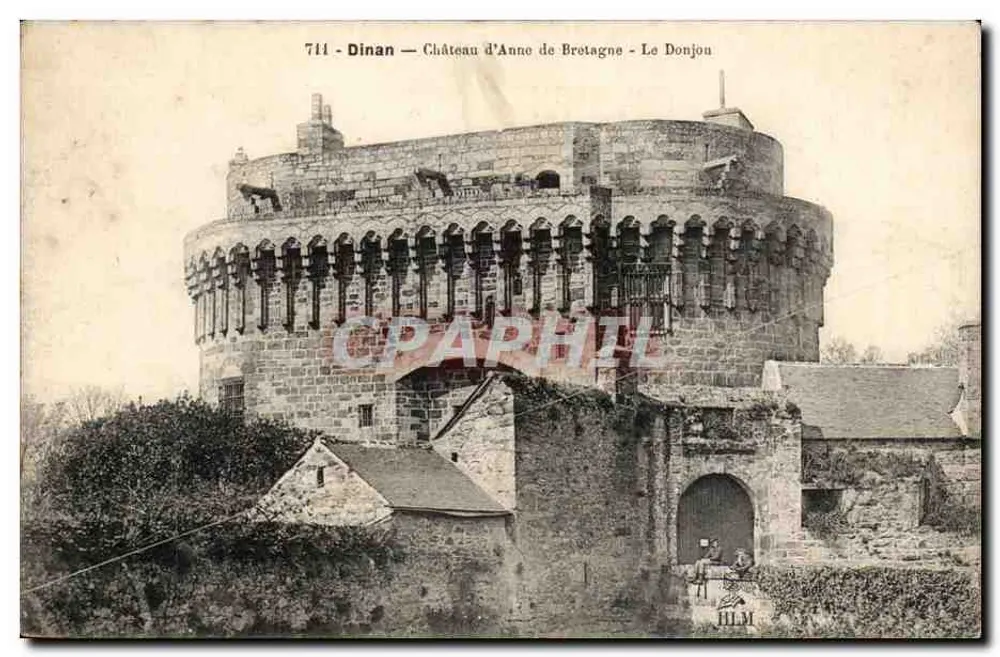 Dinan — Castelo de Ana da Bretanha — O Donjon - Frente