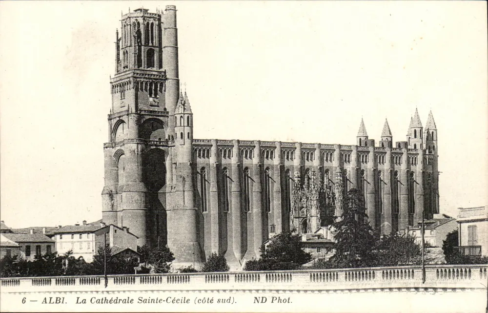 Albi — A Catedral Santa Cecília (lado sul) — ND Phot. - Frente
