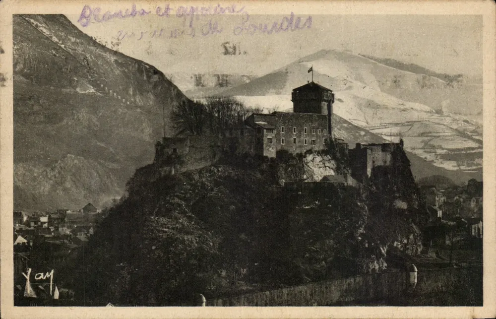 Burgschloss von Lourdes — Berge — Edition E. Quinault Lourdes n°65 - Vorderseite