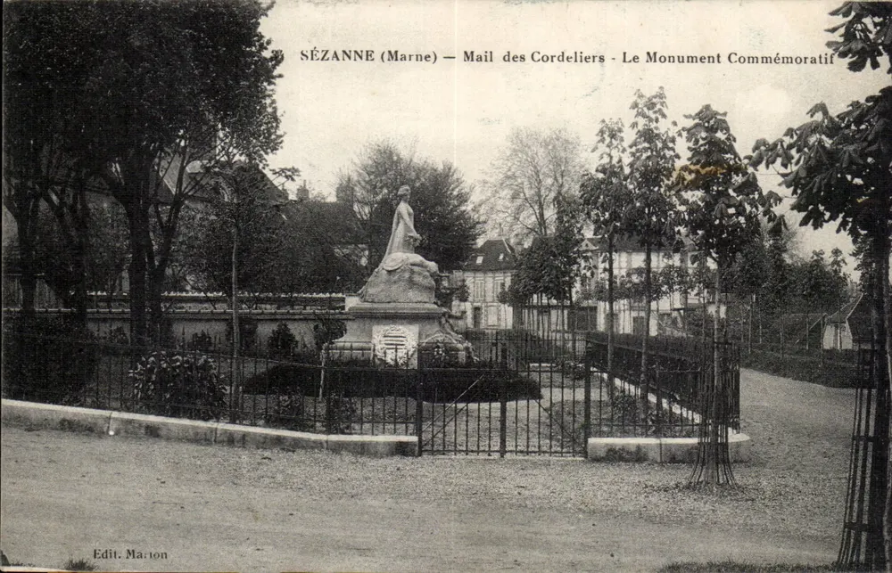 Sézanne (Marne) — Mail des Cordeliers — Der Gedenkstein — Edit. Marton - Vorderseite
