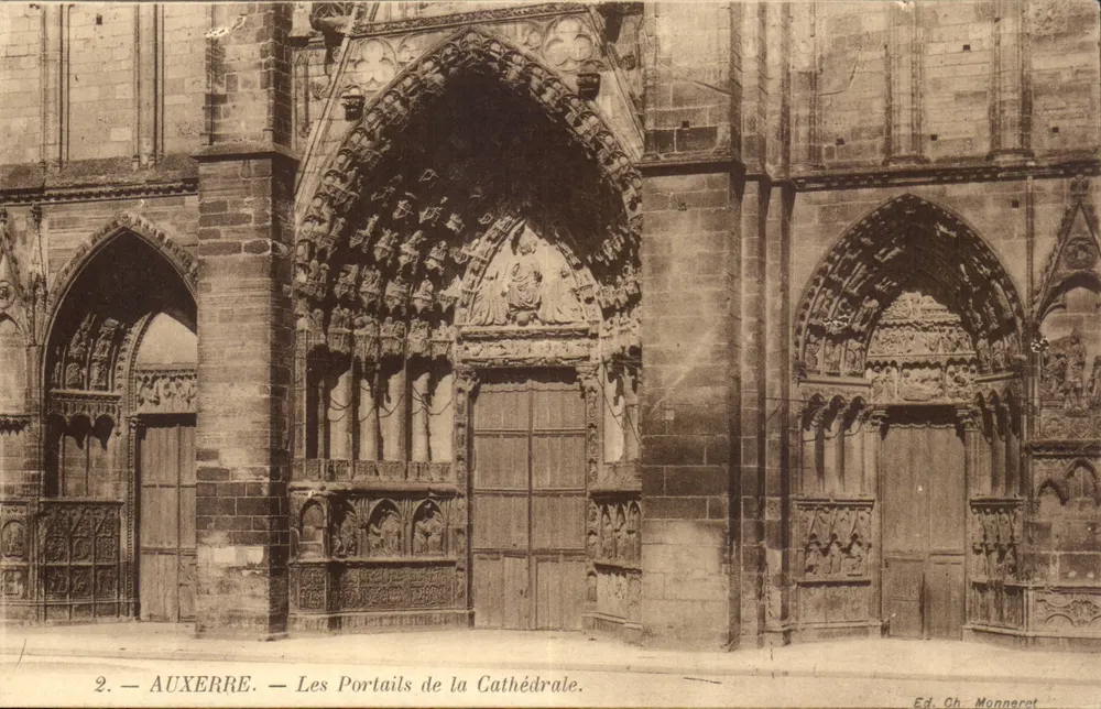 Auxerre — Os Portais da Catedral — Ed. Ch. Monneret - Frente