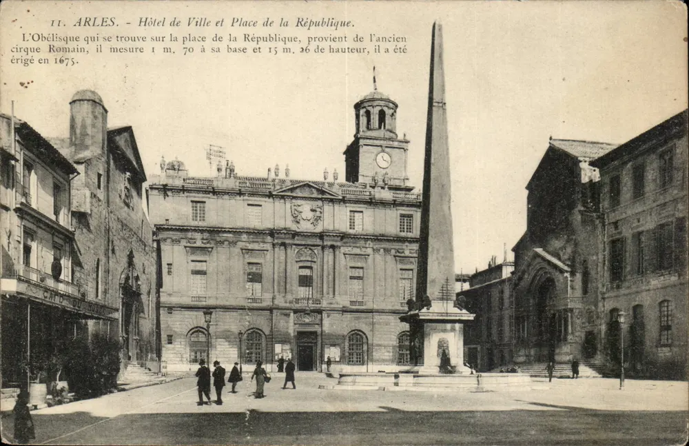 Arles — Rathaus und Place de la République — römischer Obelisk — Verleger nicht sichtbar - Vorderseite