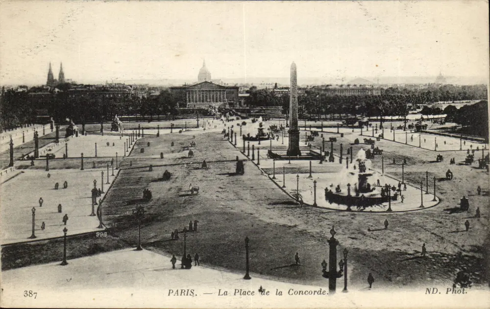 PARIS — A Place de la Concorde — ND. Phot. - Frente