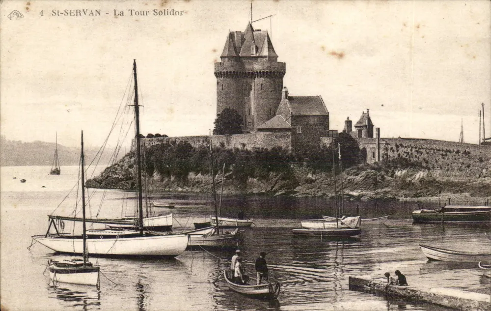 St-SERVAN - La Tour Solidor — vista do porto com barcos - Frente
