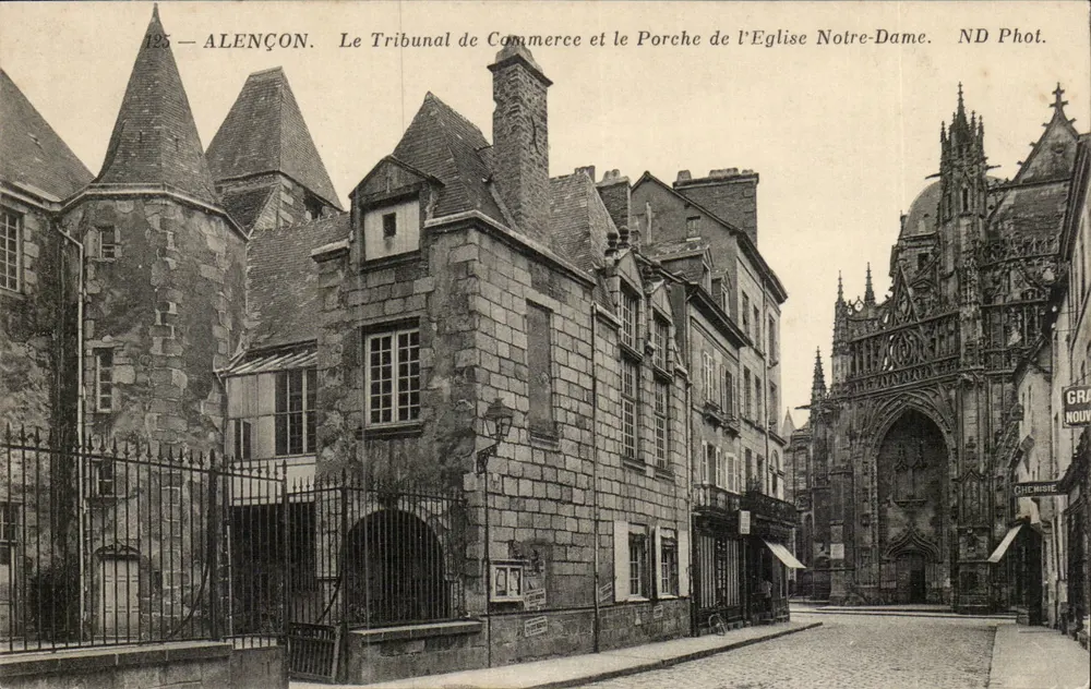 Alençon — Das Handelsgericht und der Portal der Kirche Notre-Dame — ND Phot. - Vorderseite